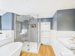 Ensuite- click for photo gallery